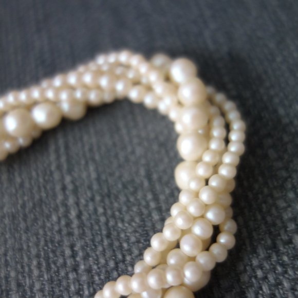Pearl Necklace - Picture 4 of 7